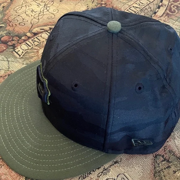 New Era Black Fitted Cap - Picture 2 of 7